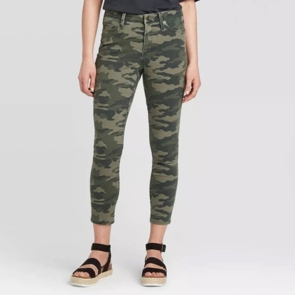 Universal Threds Pants - Picture 1 of 4